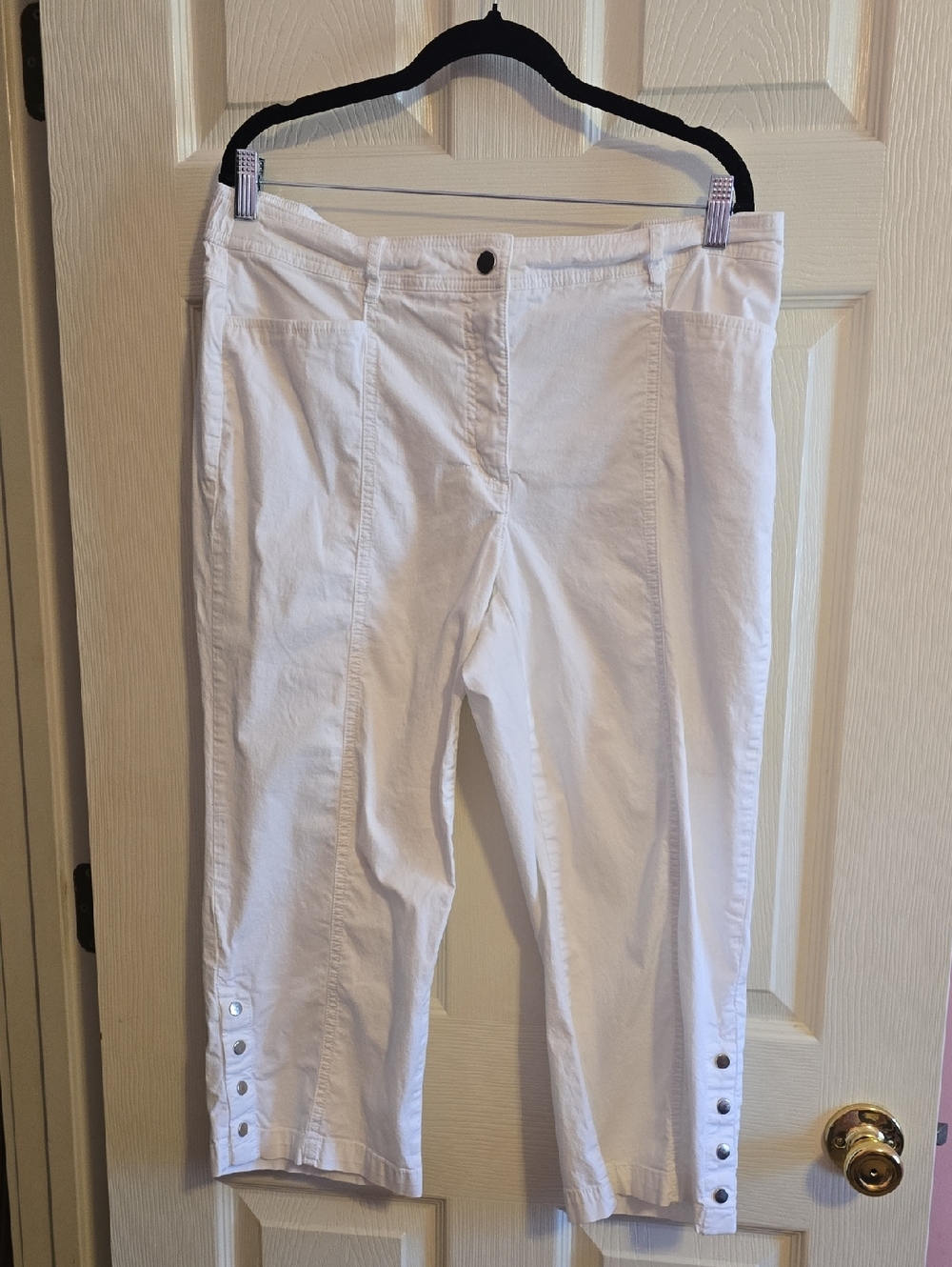 Women's White Cropped Button-Cuff Jeans